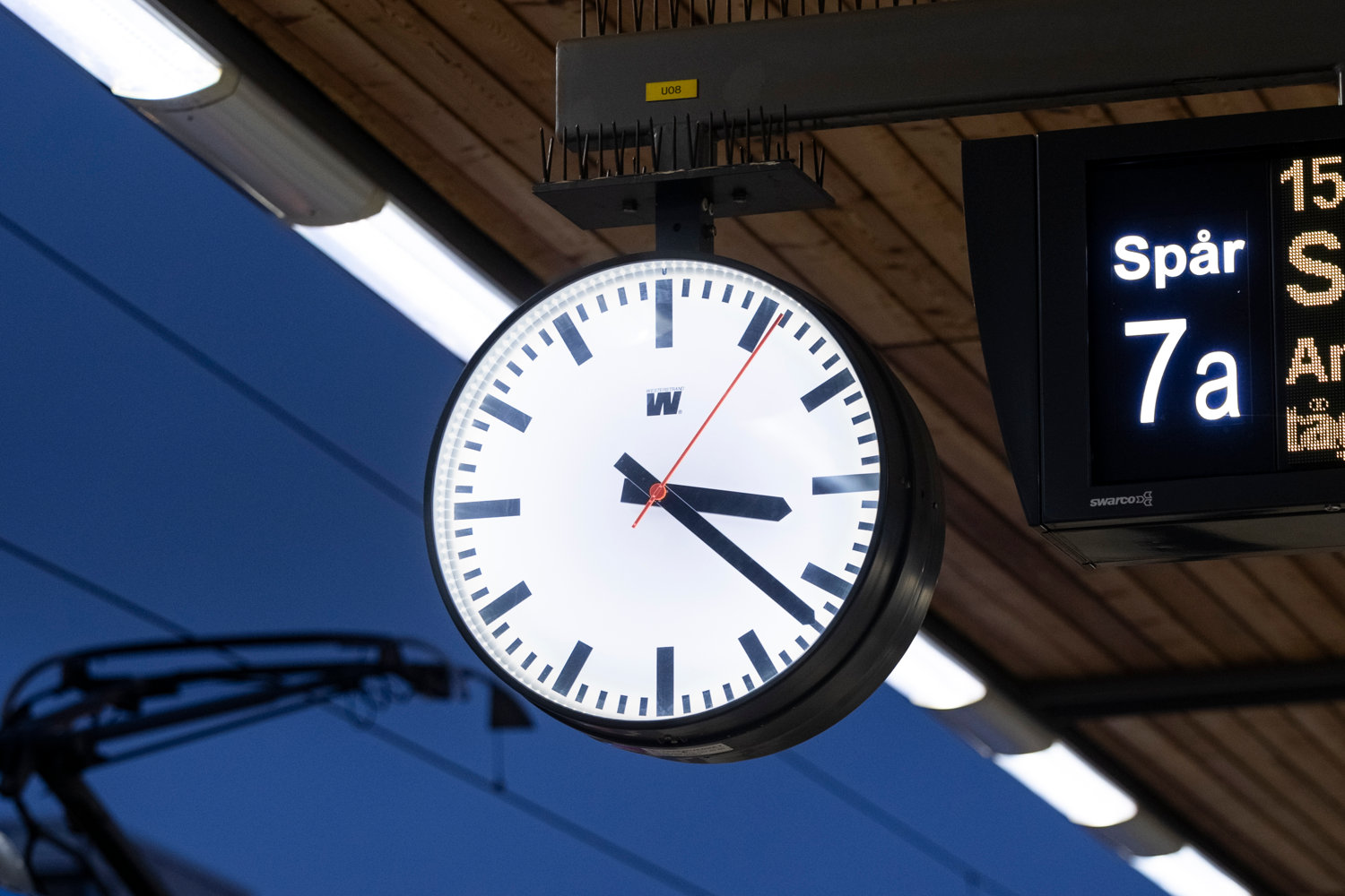 Klocka på plattform