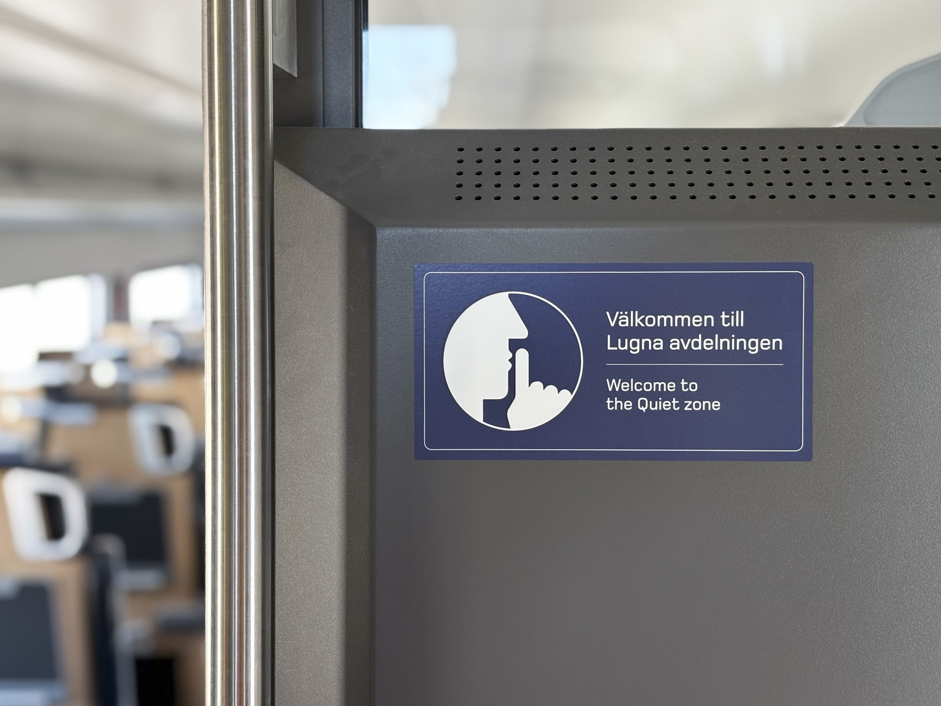 Dekal för lugn avdelning på Mälartåg dubbeldäckare