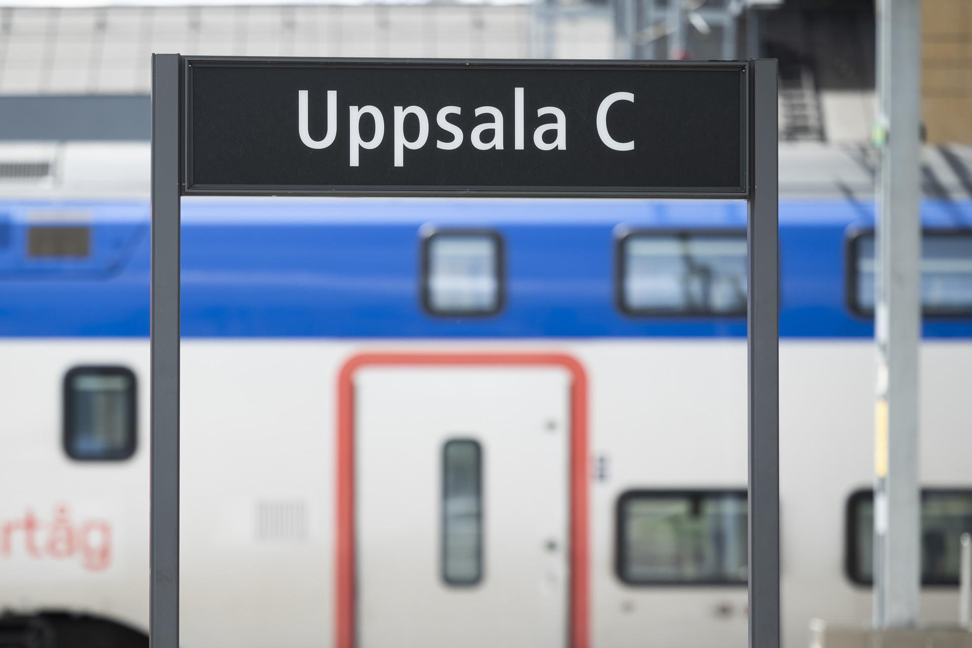Stationsskylten på Uppsala station
